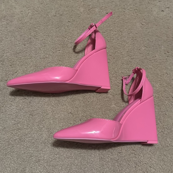 Madden Girl Womens Standout Patent Pointed Toe Wedge Heels Shoes Size 6.5 - Picture 5 of 7